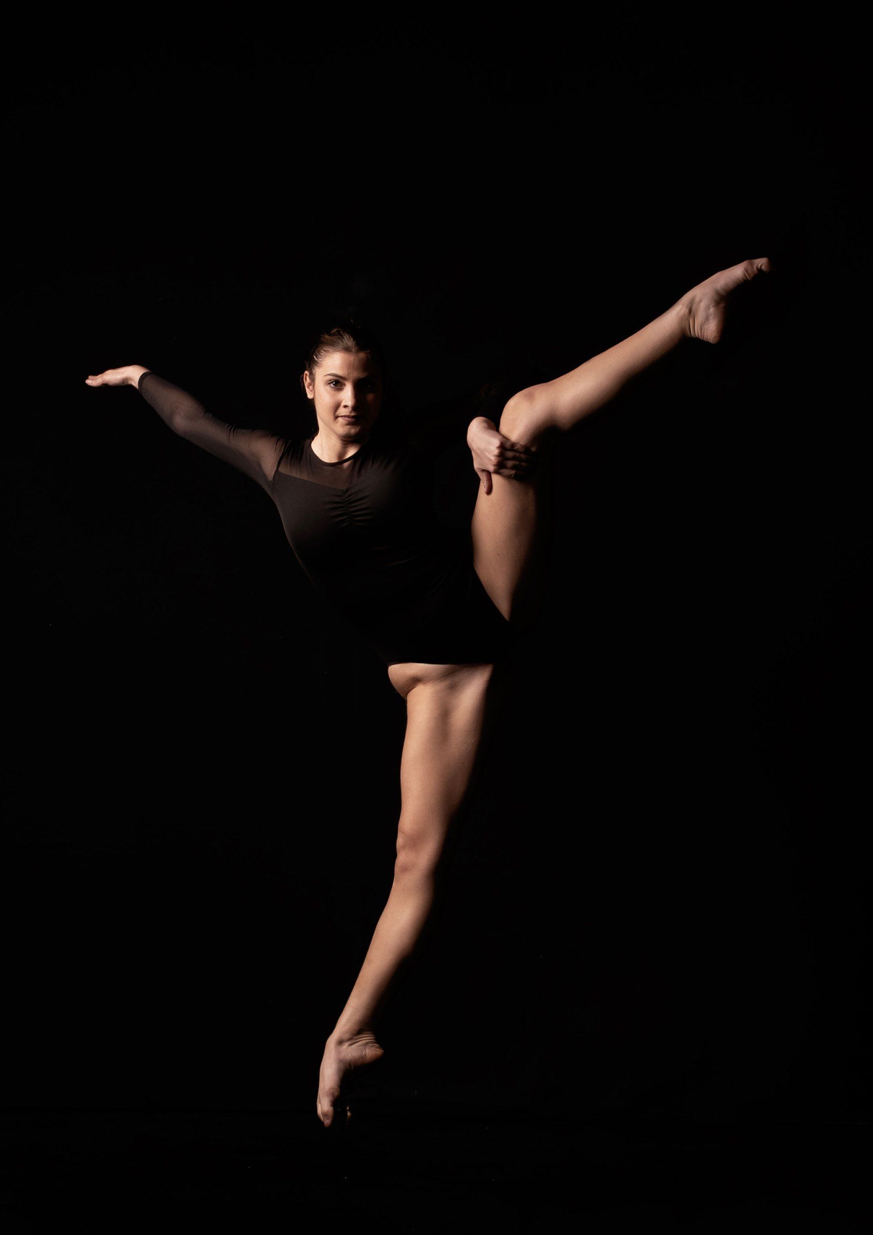 Ballerina in spaccata a mezz’aria