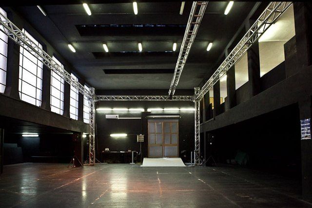 La sala prove vuota del Teatro Golden